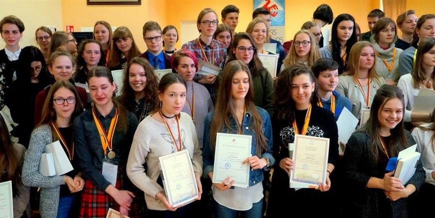 Putinų gimnazijos ketvirtokės – respublikinio jaunųjų filologų konkurso nugalėtojos
