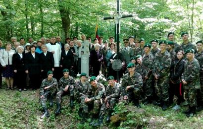 Giraitės miške pašventintas paminklas partizanams