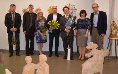 Varėnoje atidaryta jubiliejinė tautodailininko Algirdo Juškevičiaus darbų paroda