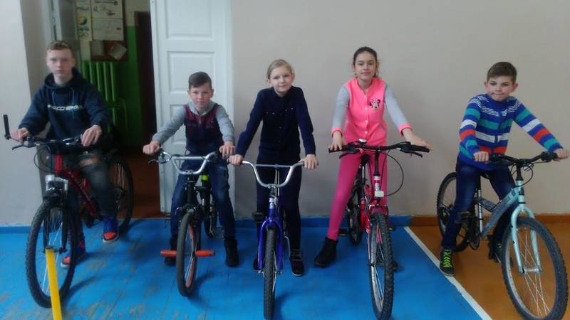 Jaunųjų dviračių vairuotojų „Saugus ratas“ varžybos Pivašiūnų gimnazijoje
