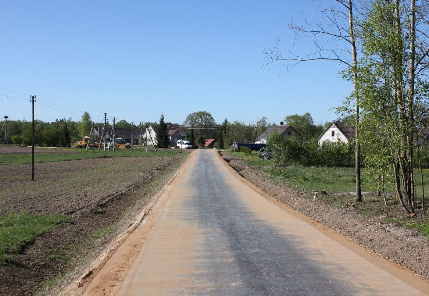 Alytaus rajonas tvarkosi: keliuose mažėja duobių, numatyti remontai Alytaus rajonas tvarkosi: keliuose mažėja duobių, numatyti remontai