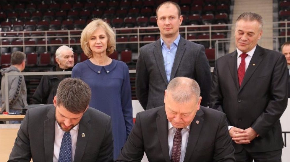 Pasirašyta bendradarbiavimo sutartis tarp Alytaus savivaldybės ir Lietuvos rankinio federacijos