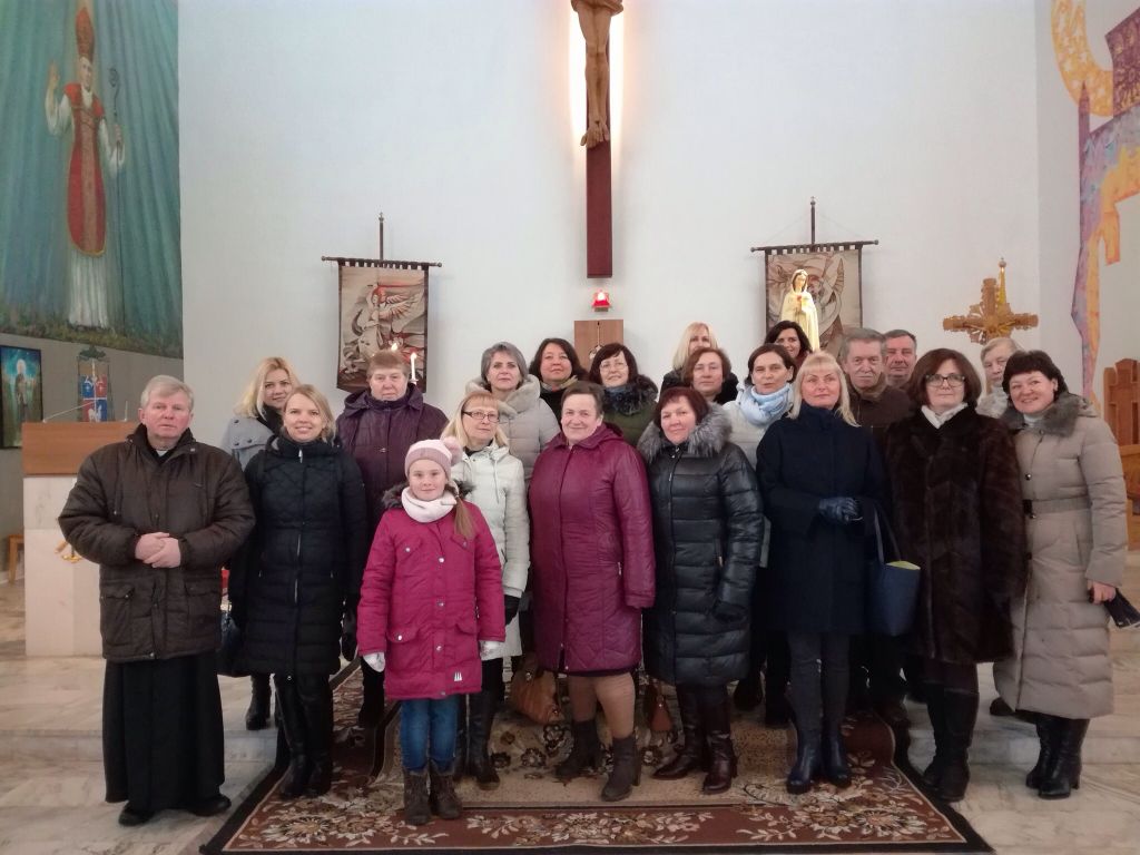 „ASU alumni“ Alytaus skyriaus nariai aplankė kunigą Pranciškų Čivilį