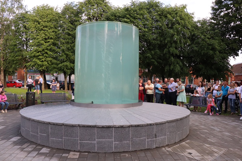 Rekonstruotoje istorinėje Butrimonių aikštėje jau trykšta išskirtinis fontanas