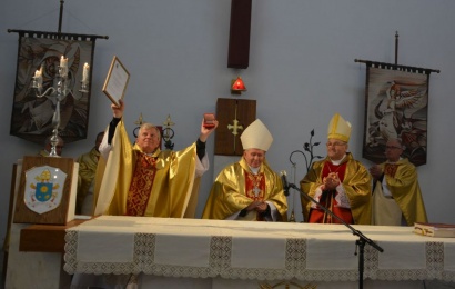 Senosios Varėnos bažnyčios jubiliejaus proga dovaną įteikė ir Popiežius Pranciškus