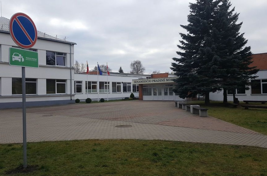 Nuo pirmadienio nutraukiamas ugdymas visose švietimo įstaigose Nuo pirmadienio nutraukiamas ugdymas visose švietimo įstaigose