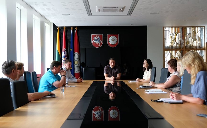 Dėl pievomis virtusių viešųjų Alytaus erdvių – pasitarimas ir sprendimų paieškos Dėl pievomis virtusių viešųjų Alytaus erdvių – pasitarimas ir sprendimų paieškos