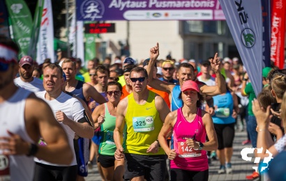 Alytaus pusmaratonyje – Lietuvos bėgimo elitas ir nuostabi gamta