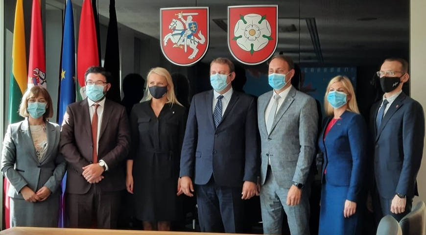 Rumunijos ambasadorius Alytuje: tiesia tiltus su Focsani miestu