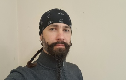 Neįprasta alytiškio barzda prikausto dėmesį: suaugusiems – rokeris, vaikams – piratas Neįprasta alytiškio barzda prikausto dėmesį: suaugusiems – rokeris, vaikams – piratas