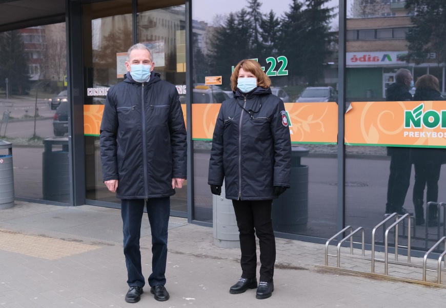 Neteisingai kaukes dėvintiems ar atstumo nesilaikantiems alytiškiams – įspėjimai