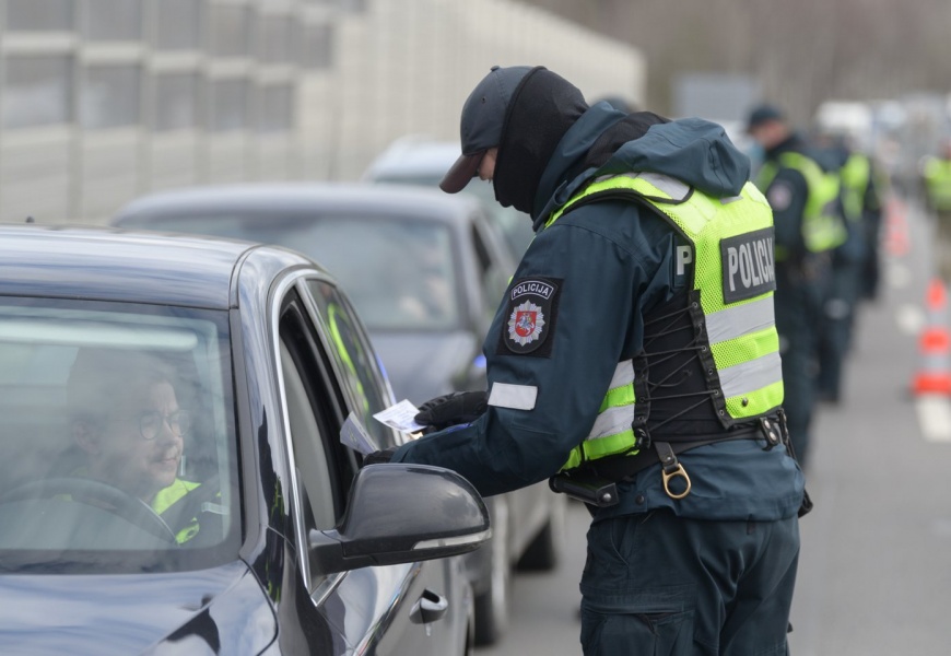 Nuo trečiadienio judėjimo tarp savivaldybių ribojimai visoje Lietuvoje yra atšaukiami Nuo trečiadienio judėjimo tarp savivaldybių ribojimai visoje Lietuvoje yra atšaukiami