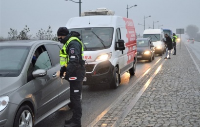 Ribojimai per šventes žiedinėje Alytaus savivaldybėje: judėti nedraus, bet giminių lankytojus baus Ribojimai per šventes žiedinėje Alytaus savivaldybėje: judėti nedraus, bet giminių lankytojus baus