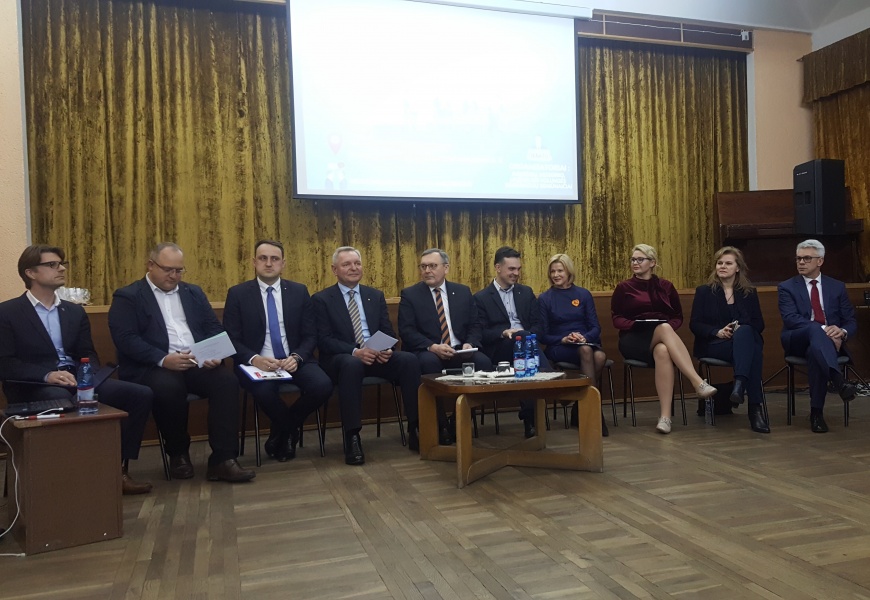Tiesioginiai merų rinkimai: žingsnis demokratijos link ar per daug galių merams?