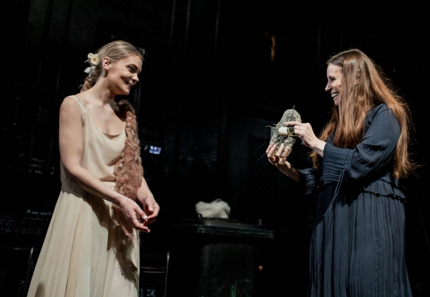 Alytaus miesto teatras atvėrė duris: metų geriausiems įteikti „Teatrakmeniai“