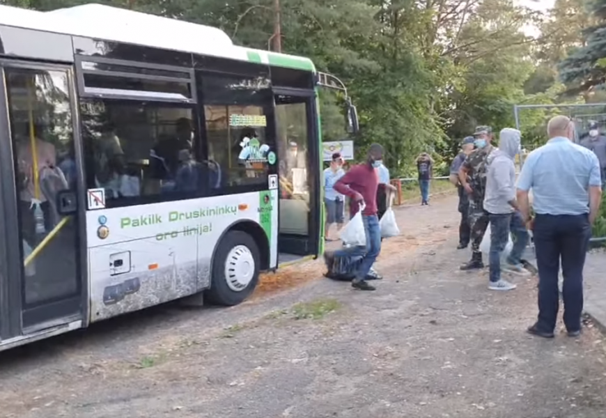 Oficialu: migrantai iš laikinų apgyvendinimo vietų Dzūkijoje bus iškelti iki spalio Oficialu: migrantai iš laikinų apgyvendinimo vietų Dzūkijoje bus iškelti iki spalio