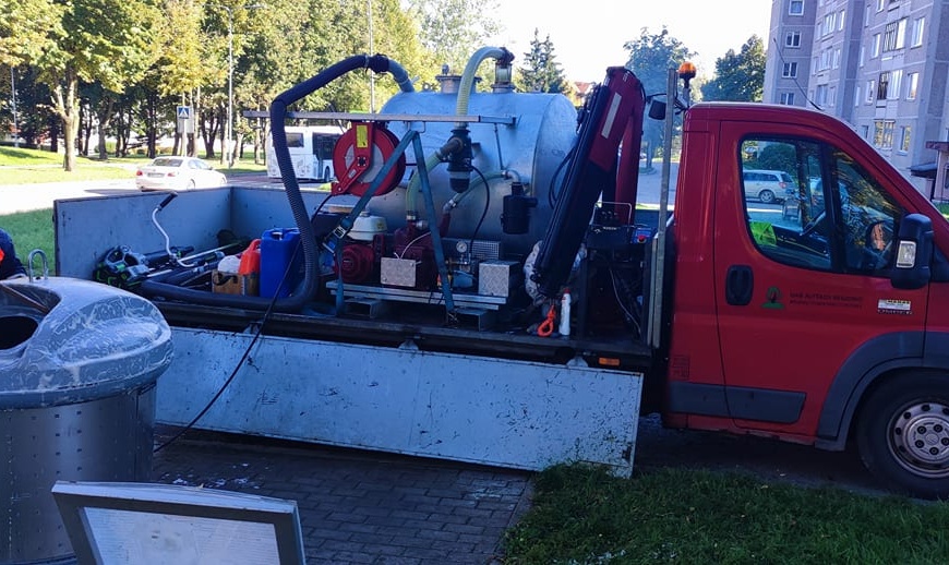 Atliekų konteineriai plaunami nuolat. Ar pastebėjote?