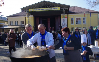 Vietos savivaldos diena Druskininkuose: pokalbių studija, mero sriuba ir koncertas Vietos savivaldos diena Druskininkuose: pokalbių studija, mero sriuba ir koncertas