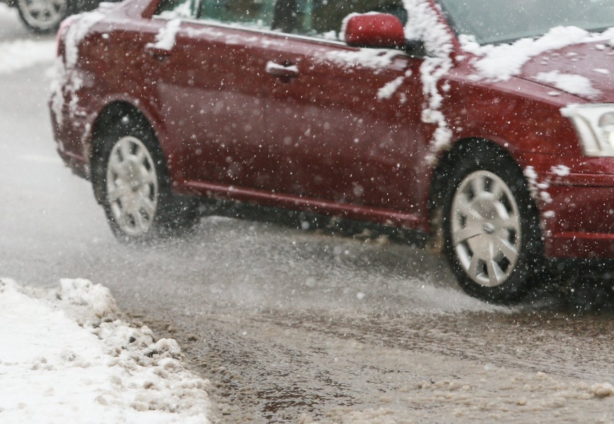 Kelininkai įspėja: laukia sudėtingos eismo sąlygos Kelininkai įspėja: laukia sudėtingos eismo sąlygos