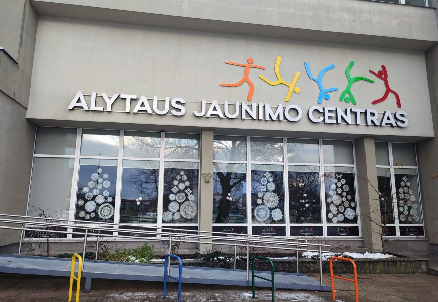 Dėl privačių patalpų Alytaus jaunimo centre – politikų ietys: pirkimui nepritarta