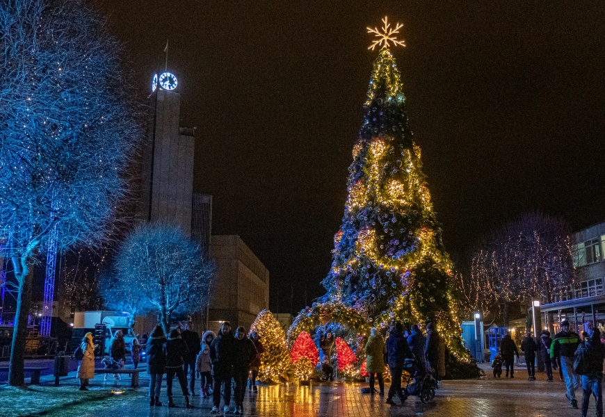 Užburiančiu renginiu Alytus tapo Lietuvos kultūros sostine ir įžiebė Kalėdų eglę