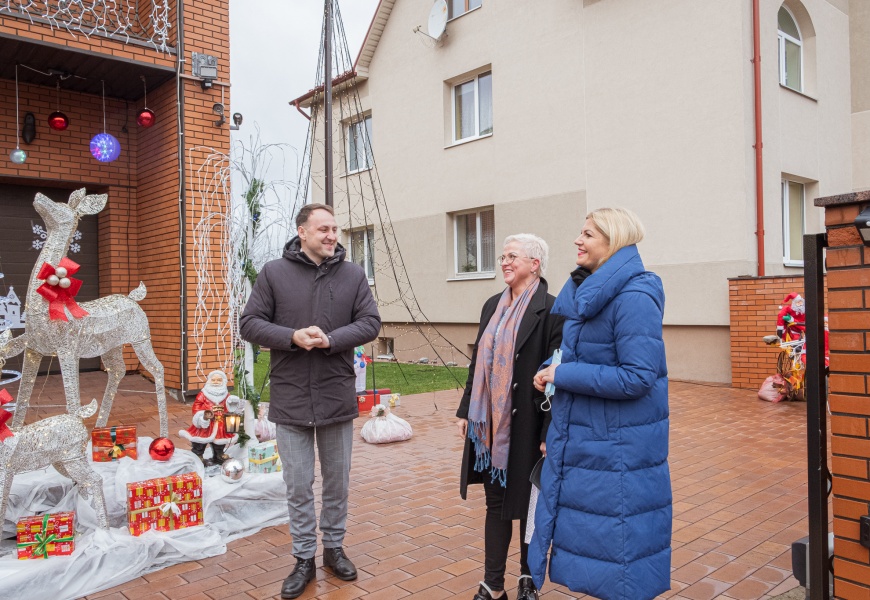 Pasveikinti šventiniu laikotarpiu miestą puošę alytiškiai Pasveikinti šventiniu laikotarpiu miestą puošę alytiškiai