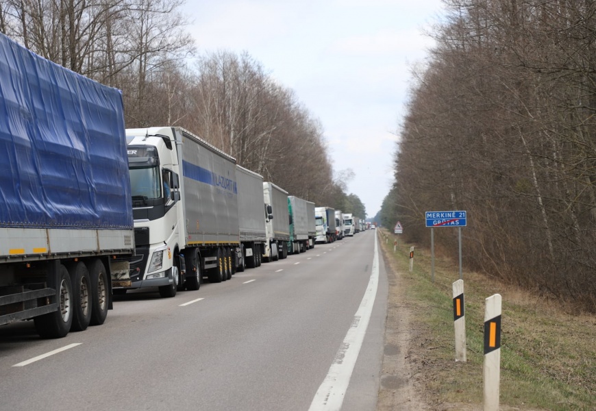 Iššūkis važiuojantiesiems į Druskininkus – daugiau kaip 16 km ilgio krovininių vilkikų eilė