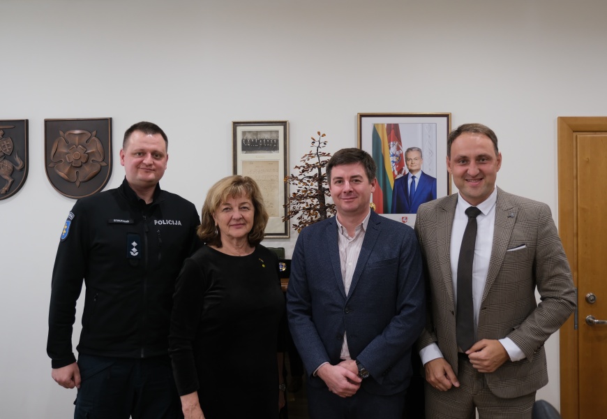 Svečias iš Ukrainos ambasados domėjosi Pabėgėlių centru Alytuje Svečias iš Ukrainos ambasados domėjosi Pabėgėlių centru Alytuje