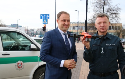 Alytaus policijai perduotas dronas su išskirtinėmis savybėmis