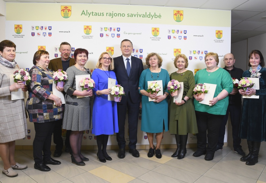 Pasveikinti nusipelnę Alytaus rajono gyventojai – kovo mėnesio jubiliatai