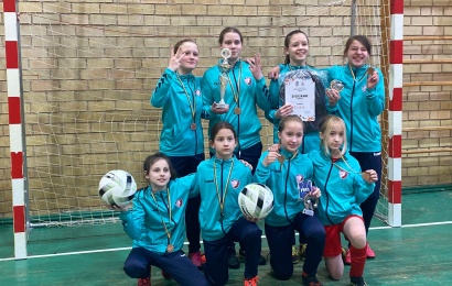 Jaunosios Alytaus futbolininkės – Lietuvos čempionato bronzininkės