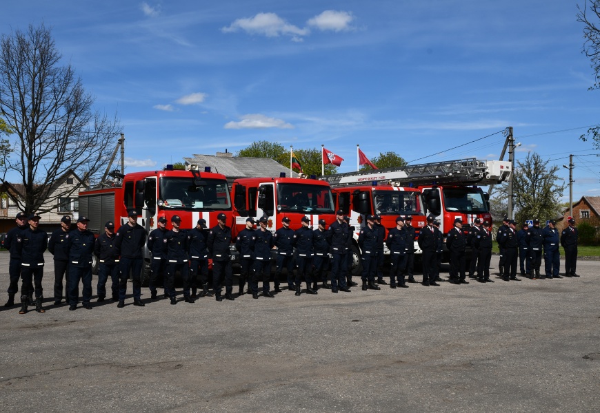 Alytaus rajono savivaldybės merė Rasa Vitkauskienė sveikina ugniagesius gelbėtojus su profesine švente