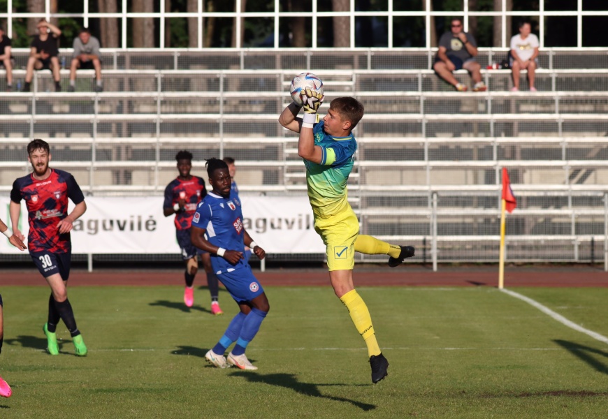 „Dainavos“ futbolininkai žiūrovams Alytaus stadione padovanojo emocingas rungtynes su lygos lyderiais „Dainavos“ futbolininkai žiūrovams Alytaus stadione padovanojo emocingas rungtynes su lygos lyderiais