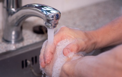 Kelias dienas alytiškių namuose – tik šaltas vanduo: kodėl atliekami hidrauliniai bandymai?
