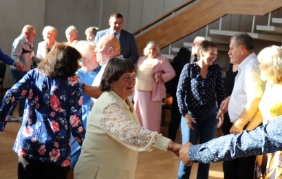 Alytaus rajono senjorai šoks visą spalį: pirmas kaito Krokialaukio salės parketas