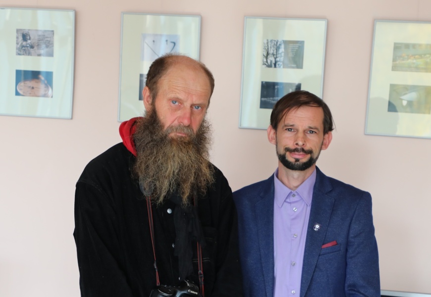 Du Alytaus menininkai toliau tiesia poezijos ir fotografijos bendrystės tiltus – surengė bendrą parodą