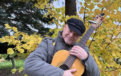 Bardas Romas Naidzinavičius kviečia alytiškius į dainų vakarą