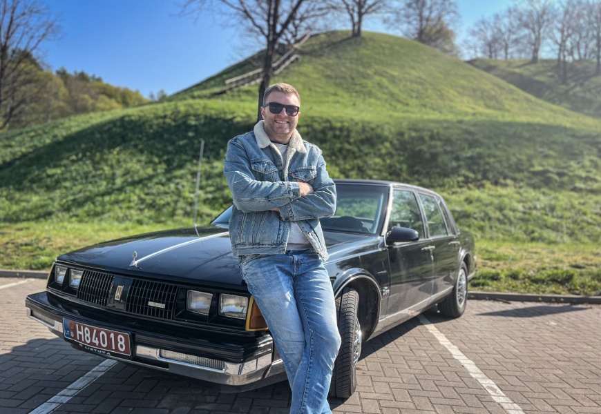 Senovinių automobilių entuziastas: pomėgis atsirado suremontavus oranžinį tėčio „Moskvičių”