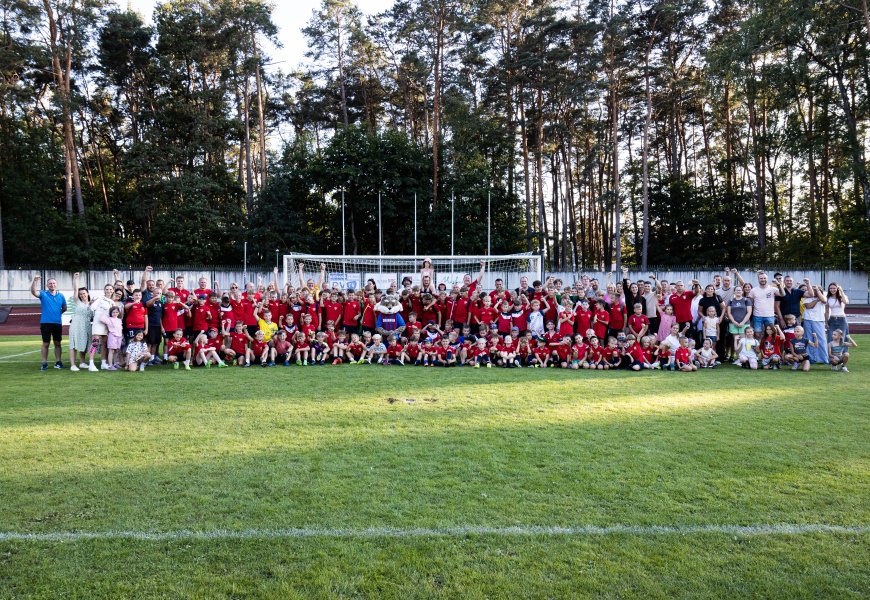 Futbolo akademija „Dainava“ skambiai paminėjo savo 10-metį Futbolo akademija „Dainava“ skambiai paminėjo savo 10-metį