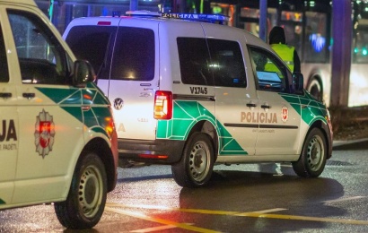 Neblaivus karys įsibrovė į Užimtumo tarnybą Alytuje – dužo langas, byla pradėta Neblaivus karys įsibrovė į Užimtumo tarnybą Alytuje – dužo langas, byla pradėta