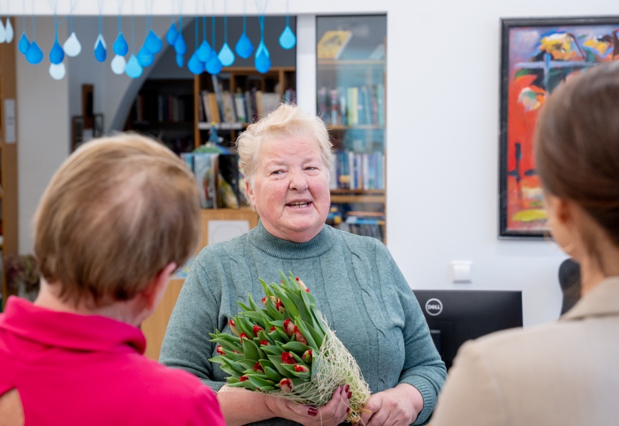 Apdovanojimą „Riešutas 2025“ pelniusi bibliotekininkė Astra: „Žvaigžde niekad nesijaučiau, nors dėmesio centre būti visai nieko“ Apdovanojimą „Riešutas 2025“ pelniusi bibliotekininkė Astra: „Žvaigžde niekad nesijaučiau, nors dėmesio centre būti visai nieko“