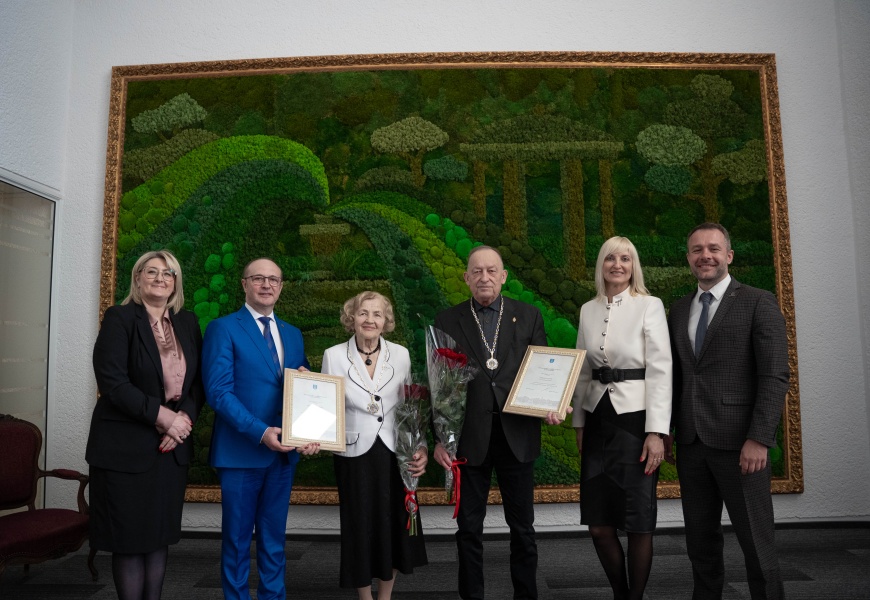 Druskininkų garbės piliečių vardai – poetui Kornelijui Plateliui ir pedagogei Zitai Joanai Jančiauskienei