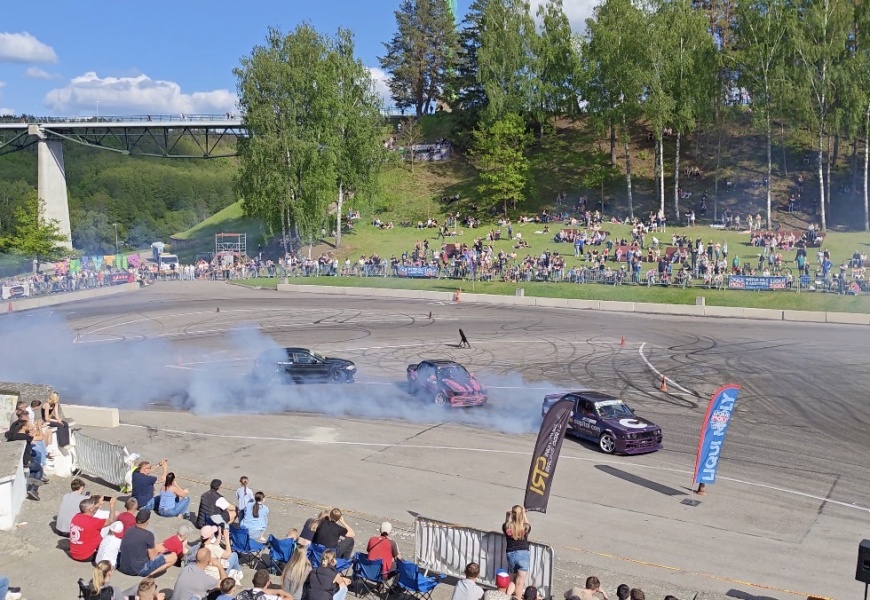 Jau ketverius metus iš eilės Alytuje vykstantis „Drift Fest“ šiemet nustebino net pačius organizatorius Jau ketverius metus iš eilės Alytuje vykstantis „Drift Fest“ šiemet nustebino net pačius organizatorius