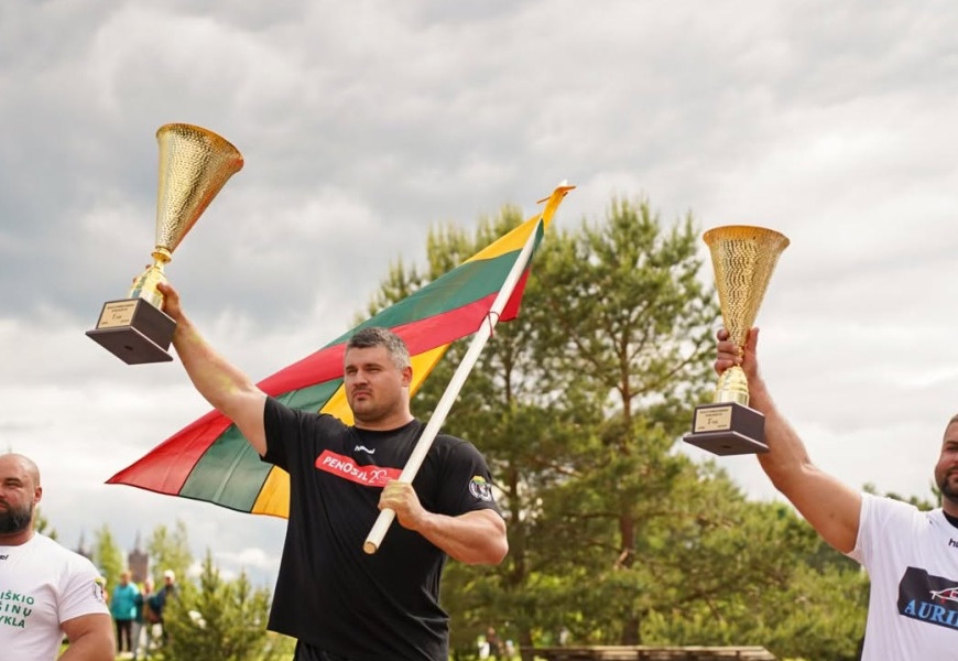 Alytaus galiūnas Modestas Struckus skina pergales: Baltijos čempiono titulas ir Pasaulio taurės sidabras