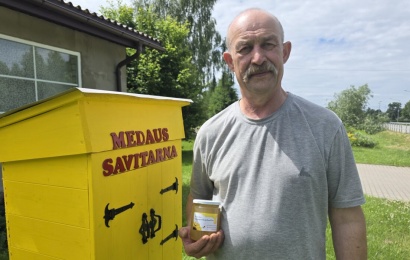 Alytaus rajone įgyvendino originalią idėją – įrengė medaus savitarnos namelį Alytaus rajone įgyvendino originalią idėją – įrengė medaus savitarnos namelį