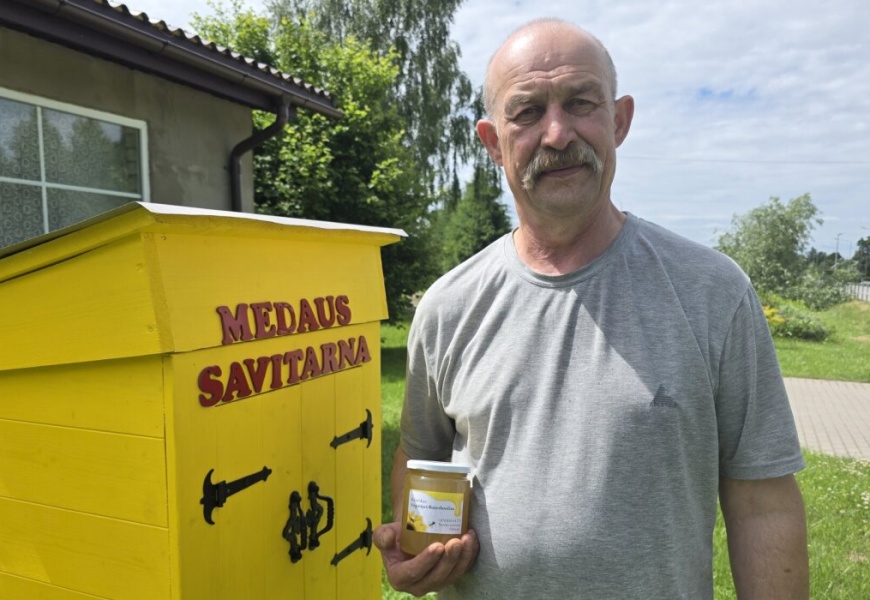 Alytaus rajone įgyvendino originalią idėją – įrengė medaus savitarnos namelį Alytaus rajone įgyvendino originalią idėją – įrengė medaus savitarnos namelį