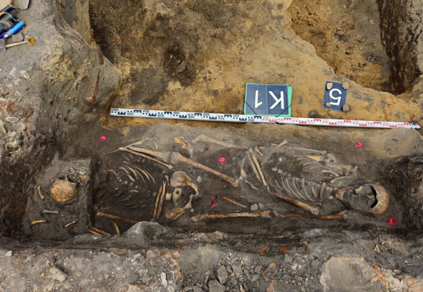 Archeologiniai tyrimai būsimo prekybos centro vietoje Alytuje atvėrė kelių šimtmečių miesto istoriją Archeologiniai tyrimai būsimo prekybos centro vietoje Alytuje atvėrė kelių šimtmečių miesto istoriją