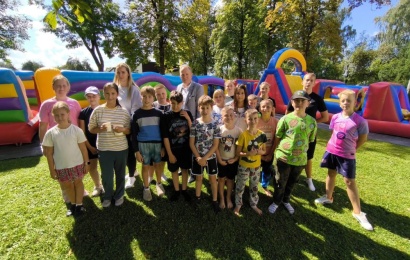 Nemajūnų dienos centre vasara palydėta spalvinga vaikų švente