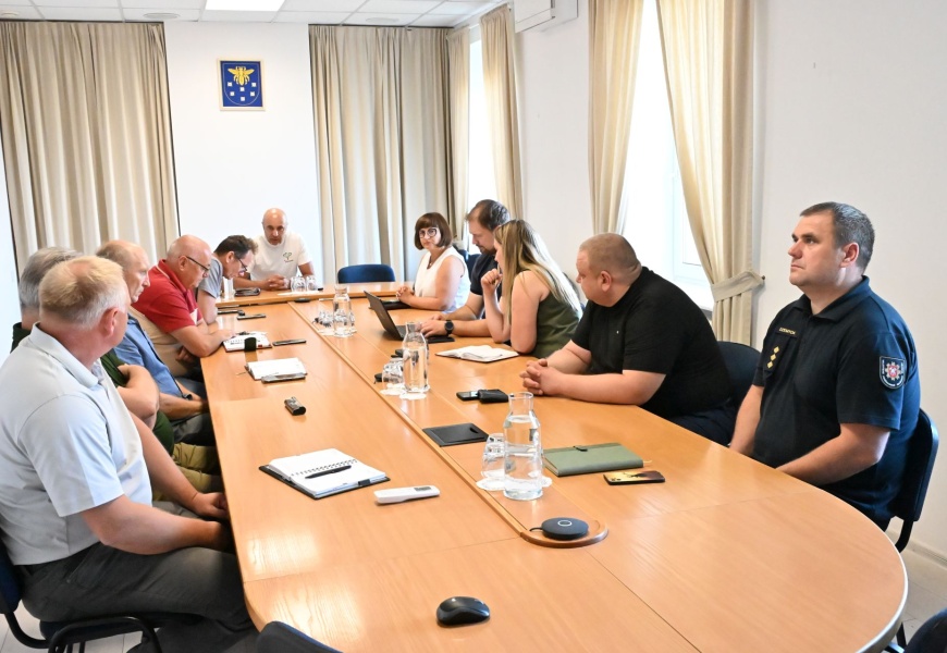 Varėnos rajono savivaldybės Ekstremalių situacijų operacijų centras tęsia darbą: aptarta audros padaryta žala ir tolesni veiksmai