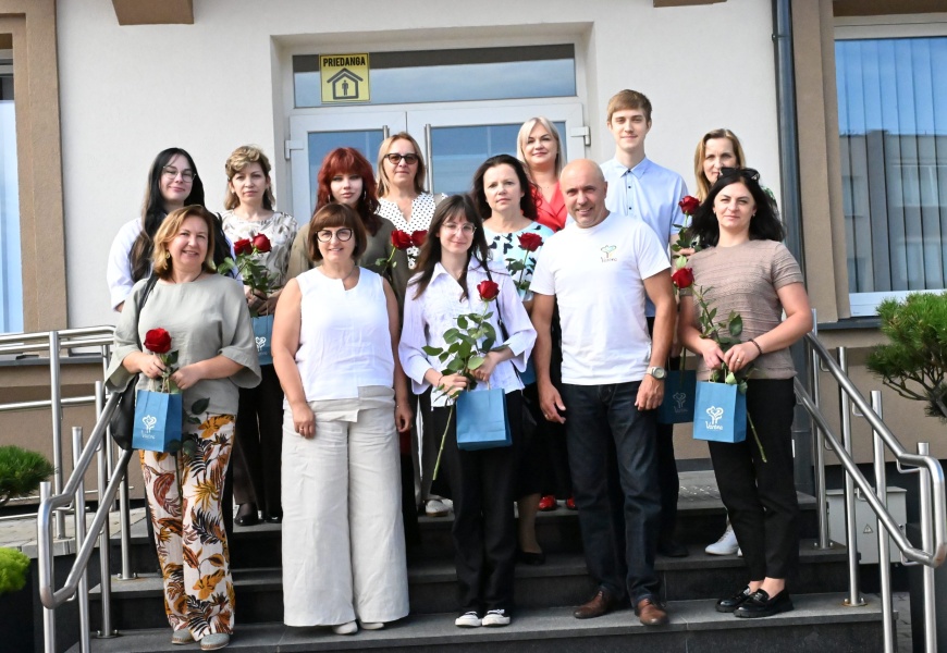 Varėnos rajono savivaldybėje pasveikinti šimtukininkai ir jų mokytojai Varėnos rajono savivaldybėje pasveikinti šimtukininkai ir jų mokytojai